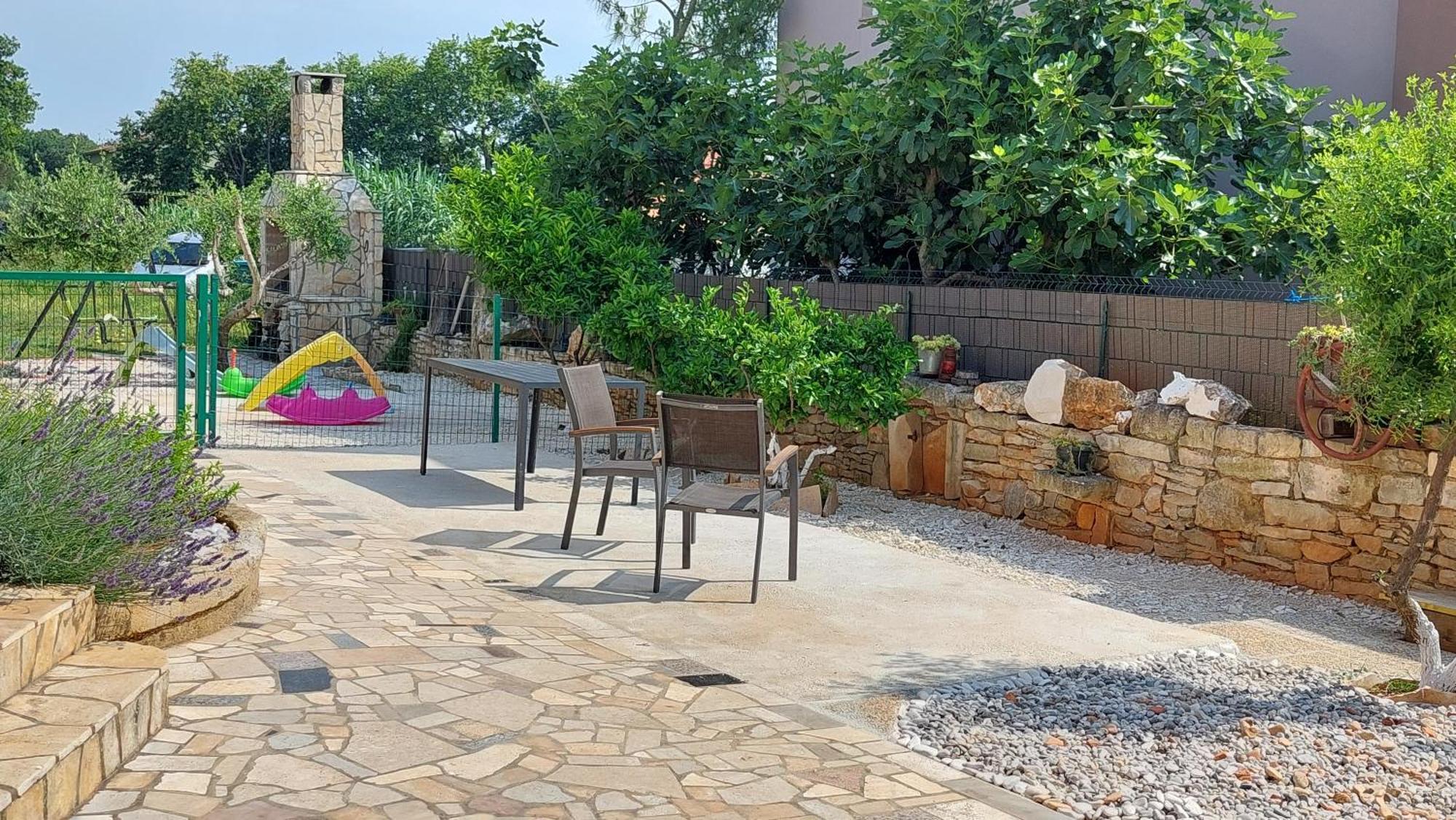 Apartmani B&B Ližnjan Exterior foto