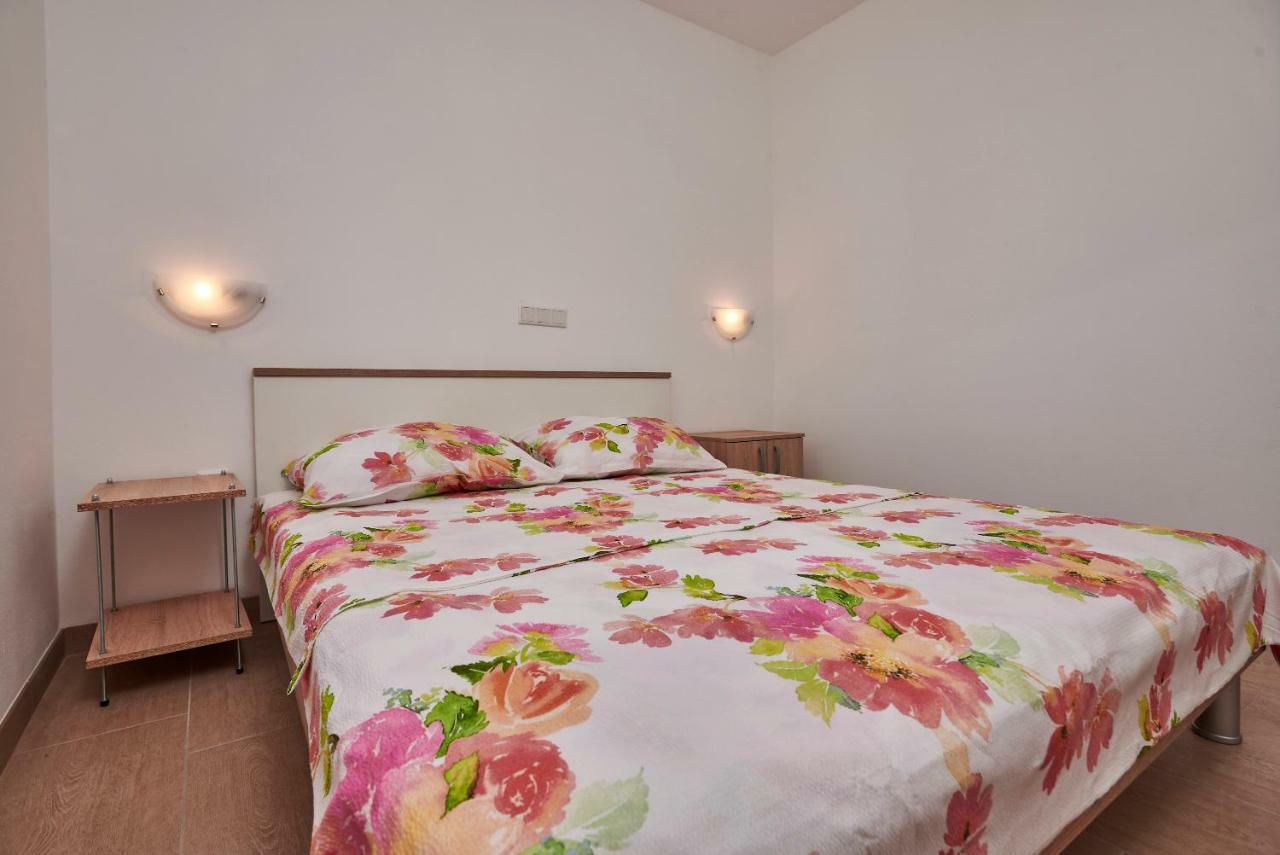Apartmani B&B Ližnjan Exterior foto