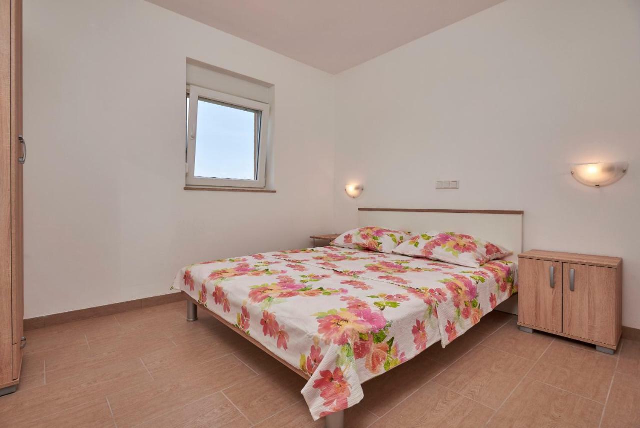 Apartmani B&B Ližnjan Exterior foto