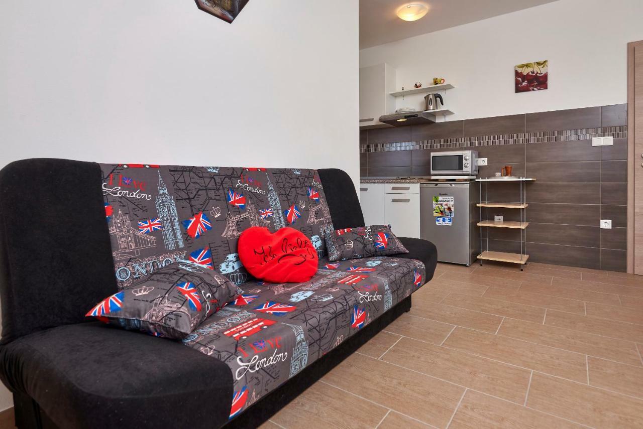 Apartmani B&B Ližnjan Exterior foto