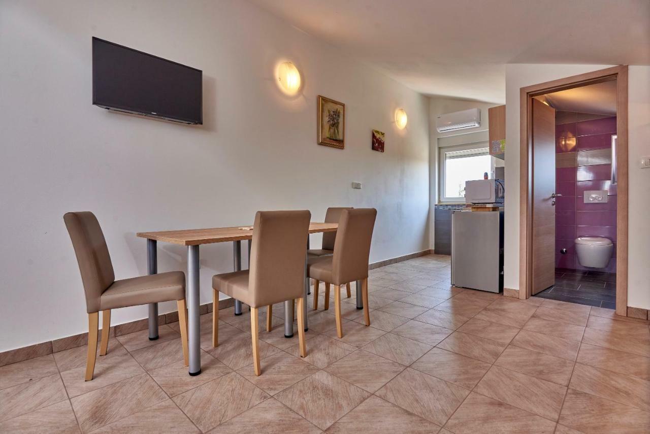 Apartmani B&B Ližnjan Exterior foto