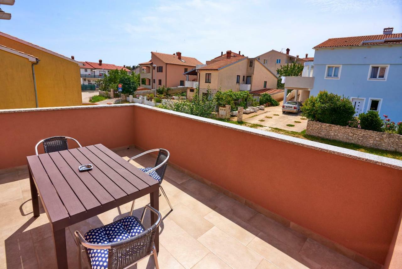 Apartmani B&B Ližnjan Exterior foto