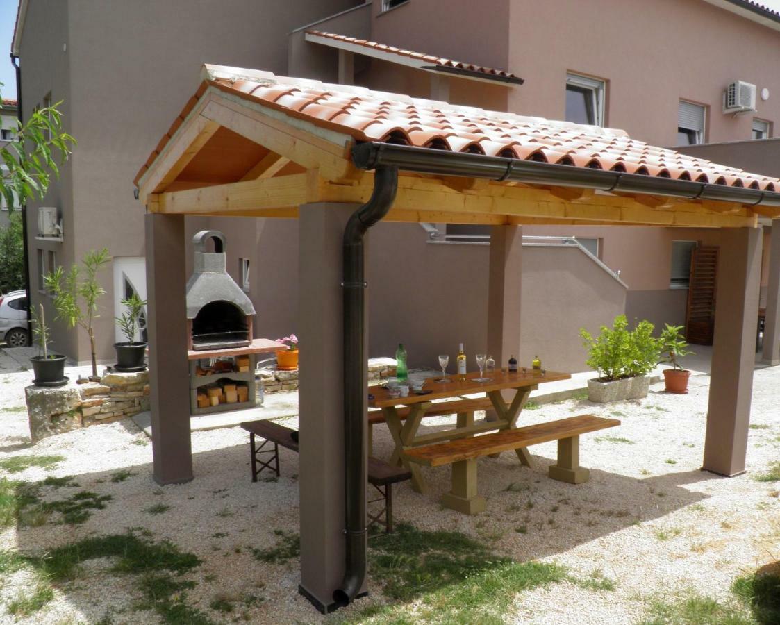Apartmani B&B Ližnjan Exterior foto