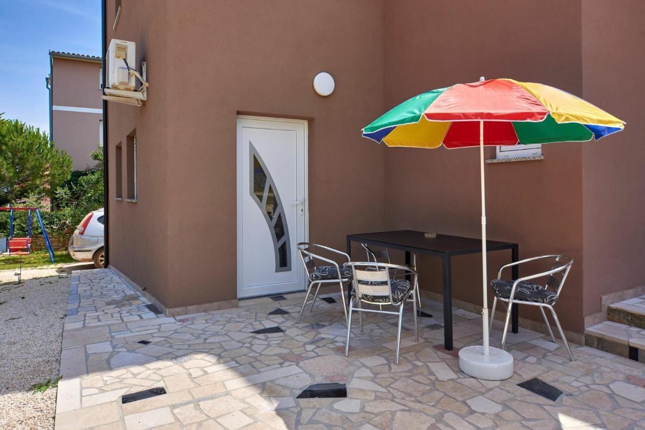 Apartmani B&B Ližnjan Exterior foto