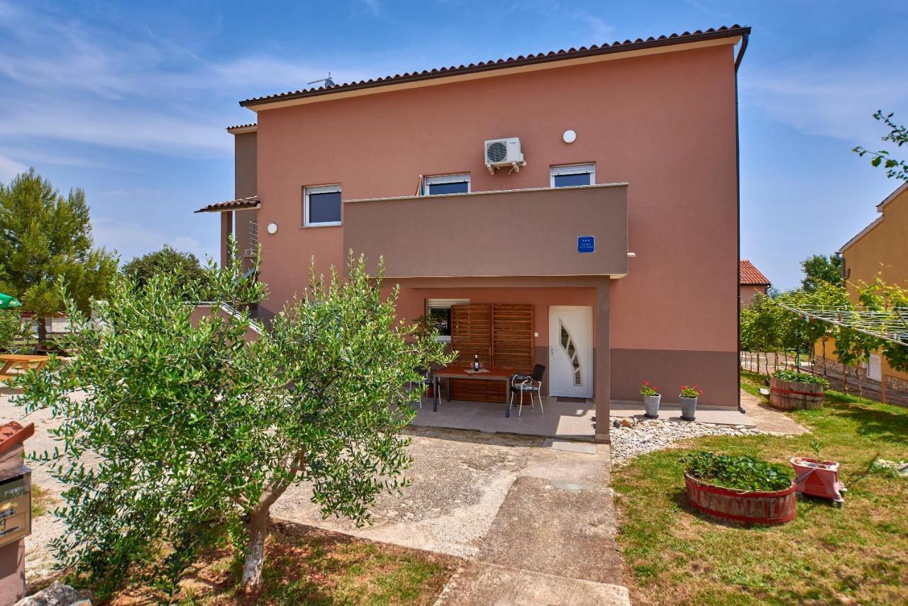 Apartmani B&B Ližnjan Exterior foto